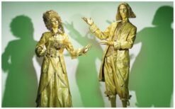 Gouden Venetiaanse Levend Standbeelden zorgen voor luxe en Renaissance-sfeer op evenementen. Met elegante bewegingen en non-verbale interactie zijn ze perfect voor ontvangsten, beurzen en themafeesten.