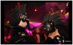 De Zwarte Vogels Steltenlopers brengen mysterie, elegantie en een duistere sfeer naar elk evenement. Perfect voor festivals, winkelcentra en thema’s als zwart, ruimte en fantasy. Een unieke, opvallende act!