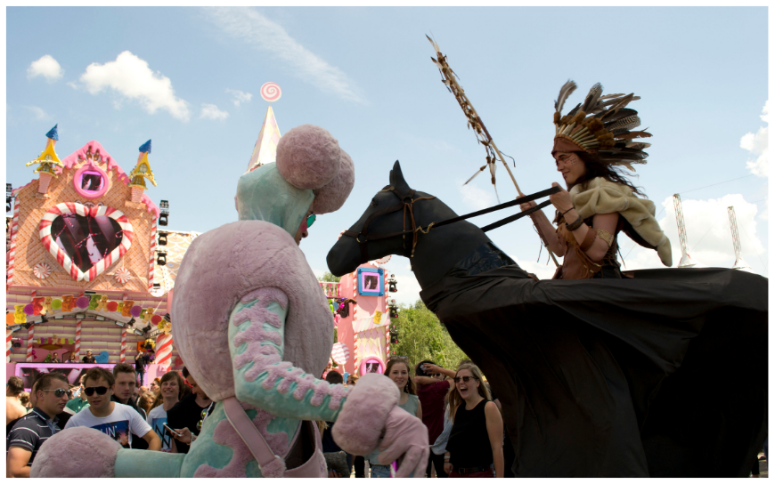 De Indiaanse Dromenvangers Steltenlopers op paarden brengen magie, cultuur en indrukwekkend visueel spektakel naar elk evenement. Perfect voor festivals, themafeesten en ontvangst. Boek deze unieke act!
