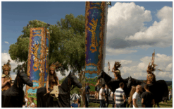 De Indiaanse Dromenvangers Steltenlopers op paarden brengen magie, cultuur en indrukwekkend visueel spektakel naar elk evenement. Perfect voor festivals, themafeesten en ontvangst. Boek deze unieke act!