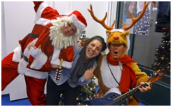 Boek de Magische Kerstman met Rendieren voor betoverend kerstentertainment! Duo of trio, met meerstemmige kerstliedjes, flexibele speeltijden. Maak uw evenement onvergetelijk!