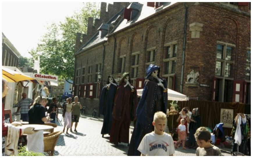 Ervaar de Betovering van de Mystieke Steltenlopers: Een Reis naar het Onbekende!
