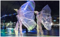 Vlinder Diva’s Steltenlopers met grote vleugels en sierlijke bewegingen zorgen voor een magisch en elegant spektakel. Perfect voor festivals, winkelcentra en ontvangstentertainment. Een betoverende blikvanger voor jong en oud.