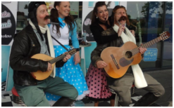 Muzikale Vliegeniers brengen hemelse klanken over vliegen, vlinders en meer. Boek nu voor een betoverende reis op jouw evenement!