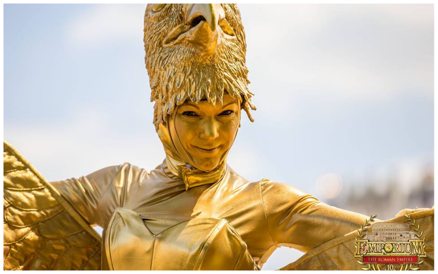 De Gouden Arend Steltenlopers brengen een majestueuze gouden vogel hoog boven het publiek. Imposant, elegant en perfect voor festivals, winkelcentra en ontvangst. Een unieke blikvanger vol magie en kracht.