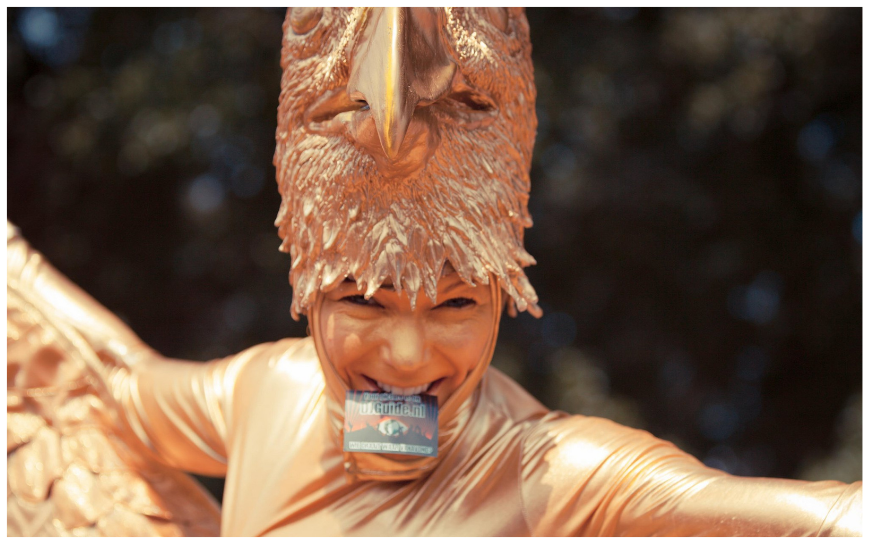 De Gouden Arend Steltenlopers brengen een majestueuze gouden vogel hoog boven het publiek. Imposant, elegant en perfect voor festivals, winkelcentra en ontvangst. Een unieke blikvanger vol magie en kracht.