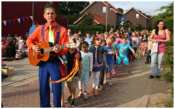 Ontdek de magie van de muzikale Zingende Bioloog! Natuur, muziek en entertainment voor jong en oud. Boek nu voor een onvergetelijke natuurbeleving op jouw evenement!