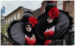 Halloween Steltenlopers brengen spanning, mysterie en griezelige sfeer naar elk evenement. Perfect voor festivals, winkelcentra en ontvangst. Een opvallende Halloween-act vol magie en horrorbeleving.