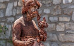 Obelix Levend Standbeeld boeken? Bekend van Asterix. Interactieve stripfiguur met Idefix voor festivals, winkelcentra, beurzen en evenementen. Unieke ontvangst- en animatieact voor jong en oud.