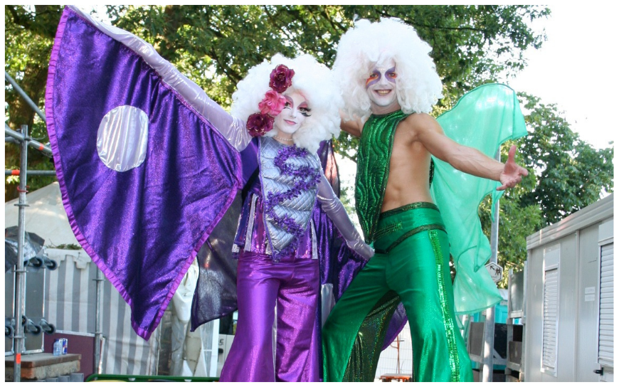 Purple & Green Steltenlopers: Dynamisch, veelzijdig entertainment voor elk evenement. Flyers, dans en nachtelijke flair! Boek nu voor een onvergetelijke ervaring