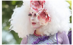 Purple & Green Steltenlopers: Dynamisch, veelzijdig entertainment voor elk evenement. Flyers, dans en nachtelijke flair! Boek nu voor een onvergetelijke ervaring