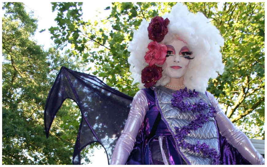 Purple & Green Steltenlopers: Dynamisch, veelzijdig entertainment voor elk evenement. Flyers, dans en nachtelijke flair! Boek nu voor een onvergetelijke ervaring