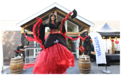 Ervaar betoverende Spaanse flair met onze Diva op Stelten! Perfect voor diverse events en Spaanse themafeesten.
