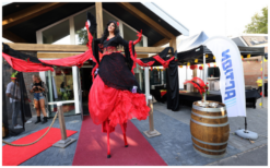 Ervaar betoverende Spaanse flair met onze Diva op Stelten! Perfect voor diverse events en Spaanse themafeesten.