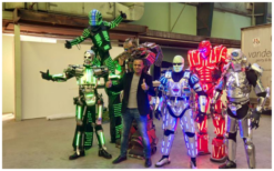 Futuristische Groep Robots met confetti shooters: Een unieke act voor elk evenement! Boek nu voor een onvergetelijke show!