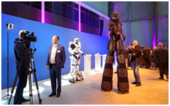 Futuristische Groep Robots met confetti shooters: Een unieke act voor elk evenement! Boek nu voor een onvergetelijke show!