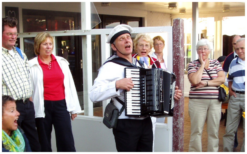 Beleef Nederlandse gezelligheid met de Muzikale Zingende Matrozen! Solo of duo, Amsterdamse, Rotterdamse en Zeemansliedjes in veelzijdige tonen. Boek nu! 🎶