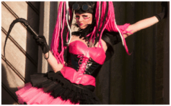 Pink & Spannend Steltenlopers brengen een mysterieuze, roze uitstraling en verrassend entertainment naar elk event. Perfect voor festivals, winkelcentra en ontvangst. Een opvallende act vol kleur en spanning.