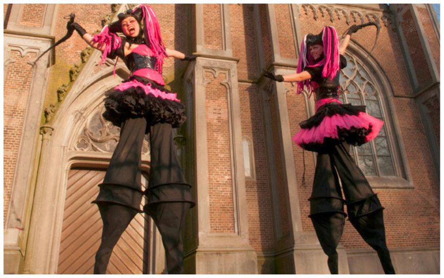 Pink & Spannend Steltenlopers brengen een mysterieuze, roze uitstraling en verrassend entertainment naar elk event. Perfect voor festivals, winkelcentra en ontvangst. Een opvallende act vol kleur en spanning.