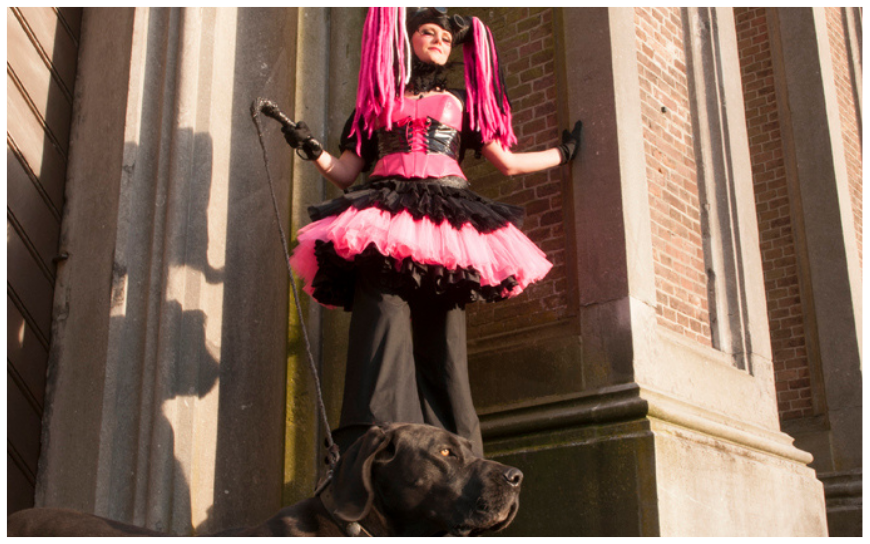 Pink & Spannend Steltenlopers brengen een mysterieuze, roze uitstraling en verrassend entertainment naar elk event. Perfect voor festivals, winkelcentra en ontvangst. Een opvallende act vol kleur en spanning.