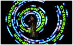 Professionele LED-act met artiesten in interactieve lichtkostuums die dansen tijdens een high-tech show op een bedrijfsfeest.