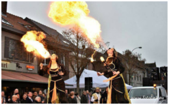Beleef vuurspektakel op stelten! Onze Vuur Steltenlopers brengen een dynamische show met diverse vuurtools. Aanpasbaar aan elk event.