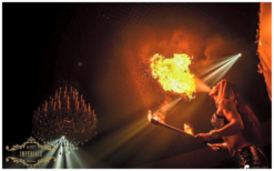 Beleef vuurspektakel op stelten! Onze Vuur Steltenlopers brengen een dynamische show met diverse vuurtools. Aanpasbaar aan elk event.