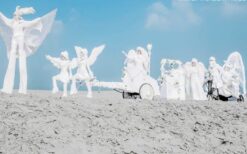 Winter Wonder Dreams Parade boeken? Stijlvolle winterparade met engelen, steltenlopers en praalwagen. Perfect voor kerst, winkelcentra en winterevents. Mobiele act vol sfeer en belevin