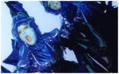 Zeepaardjes Steltenlopers met diepblauwe glans brengen magische onderwatersfeer naar elk evenement. Sierlijk en rustig, perfect voor festivals, ontvangst en winkelcentra. Een betoverende oceaanbeleving.