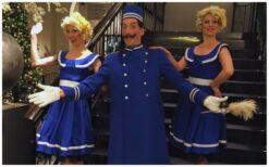 Blue zorgt voor een warm en opvallend welkom op elk evenement. Deze vrolijke act in blauw beweegt soepel tussen het publiek en brengt direct sfeer. Ideaal als ontvangstentertainment of eyecatcher op beurzen. Flexibel inzetbaar en altijd stijlvol. Te boeken als solo, duo of kwartet, passend bij elke setting. Perfect voor festivals, winkelcentra en evenementen met een blauw of reisthema.