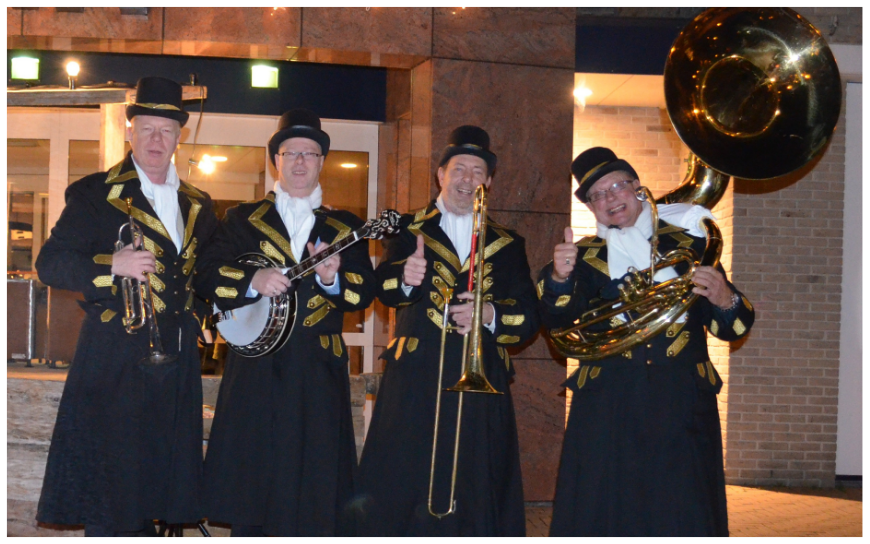 Boek het Gala Ceremonieel Dixieland Looporkest voor een onvergetelijk evenement. Breed repertoire, flexibele bezetting. Swingend of ontspannen, het perfecte geluid voor uw feest!