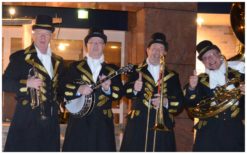 Boek het Gala Ceremonieel Dixieland Looporkest voor een onvergetelijk evenement. Breed repertoire, flexibele bezetting. Swingend of ontspannen, het perfecte geluid voor uw feest!