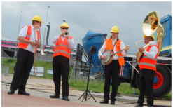 Boek het Bouwvakkers Dixieland Looporkest voor een onvergetelijk evenement. Breed repertoire, flexibele bezetting. Swingend of ontspannen, het perfecte geluid voor uw feest!