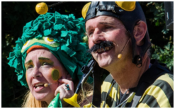 Betoverende theatervoorstelling Muzikale Bij en Vrolijk Rupsje is voor kinderen: 