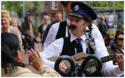 Beveilig je evenement met de Politieagenten van Plezier! Muzikale act vol humor en vreugde. Boek nu voor een onvergetelijke ervaring!