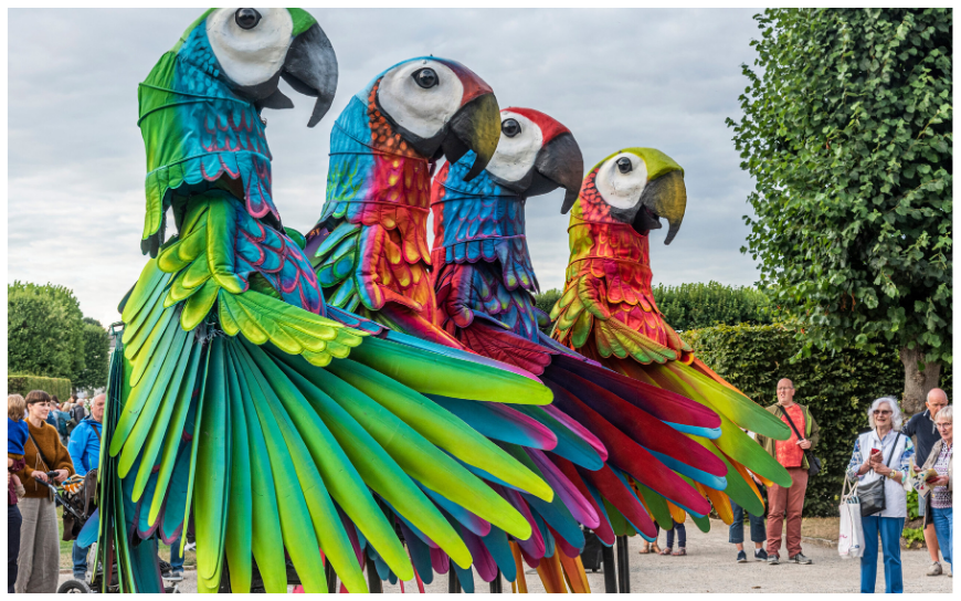 Laat je publiek onderdompelen in de kleurrijke pracht van de Vrolijke Papegaaien Steltenlopers en creëer een onvergetelijke ervaring vol dans, kleur, en ondeugende humor!