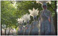 Ervaar betovering met de metershoge Witte Vredes Duifjes Steltenlopers. Symbolen van hoop en liefde voor diverse evenementen. Boek nu voor een visueel spektakel!