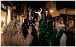 Behekste Zusters Steltenlopers: Beschermers tegen het kwaad. Ontmoet deze onverschrokken bewakers in actie!