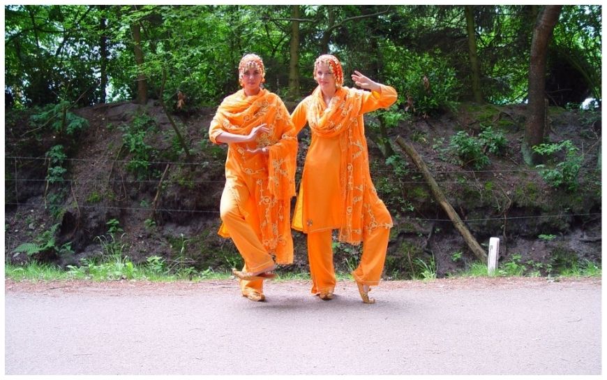 Het Boeddha Levend Standbeeld brengt rust en aandacht naar elk evenement. Met kalme blikken en langzame bewegingen creëert deze act een serene sfeer. Ideaal als ontvangstentertainment of voor Aziatische en gouden thema’s. Een stijlvolle act met ruimte voor verdieping. Uit te breiden met decor en levendige discipelen voor extra dynamiek. Perfect voor festivals, beurzen en evenementen waar beleving en uitstraling samenkomen.