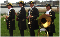 Boek het Ceremonieel Dixieland Looporkest voor een onvergetelijk evenement. Breed repertoire, flexibele bezetting. Swingend of ontspannen, het perfecte geluid voor uw feest!