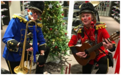 Kerst Funfare brengt meer dan 50 kerstliederen met dynamische instrumenten en tweestemmige zang. Boek nu voor een feestelijke kerstact op maat!