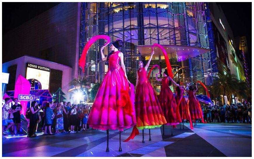 Laat je publiek de passie van Spanje voelen met de Spaanse Dans op Stelten en creëer een onvergetelijke ervaring vol kleur en dans!