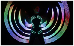 Betoverend Spektakel: Spinning LED Ballz Choreografie voor een Visueel Feest van Licht en Beweging!