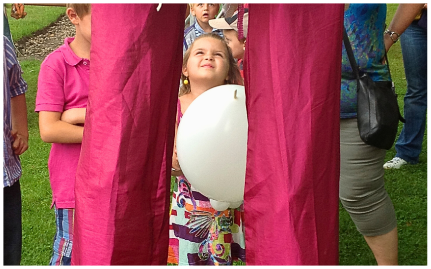 Roze Circus Clowntjes Steltenlopers brengen vrolijk circusentertainment, kleur en interactie naar elk event. Perfect voor kinderfeesten, festivals, ontvangst en winkelcentra. Een speelse, magische blikvanger.