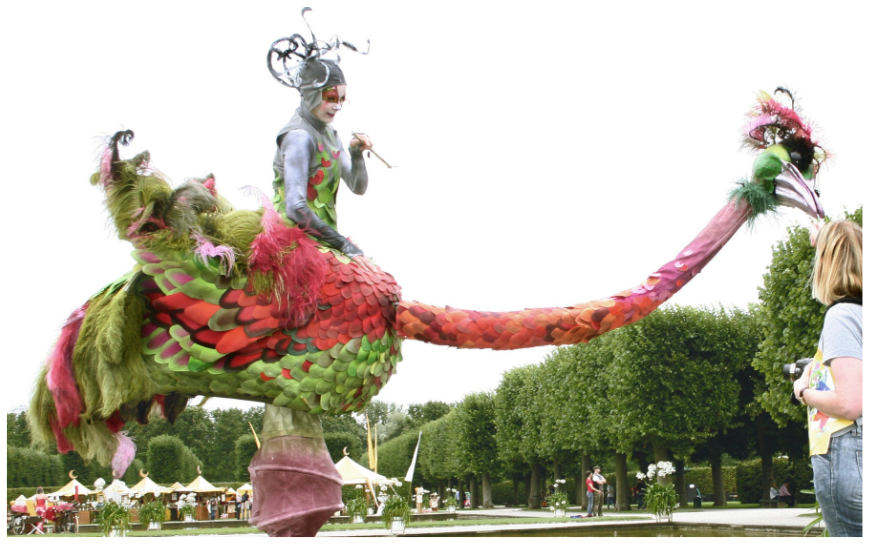 Ervaar de majestueuze parade van Struisvogels Steltenlopers en breng een kleurrijk en vriendelijk element naar uw evenement!