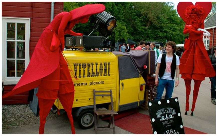 Harten Girls Steltenlopers brengen liefde, charme en feestelijke sfeer naar elk event. Perfect voor Valentijn, bruiloften, Moederdag, festivals en ontvangst. Een romantische, vrolijke en betoverende act.