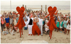 Harten Girls Steltenlopers brengen liefde, charme en feestelijke sfeer naar elk event. Perfect voor Valentijn, bruiloften, Moederdag, festivals en ontvangst. Een romantische, vrolijke en betoverende act.