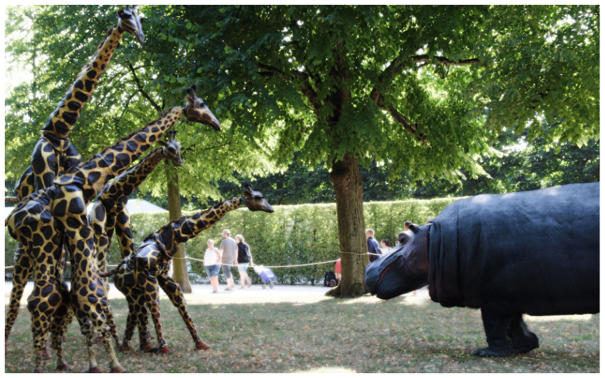 Laat je betoveren door het Liefdevolle Nijlpaard en haar Avontuurlijke Vriendin: Een Spektakel van Expressie en Vriendschap!