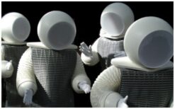 Zodra de robots verschijnen, verandert de sfeer meteen. Met strakke bewegingen op de maat van de muziek trekken ze direct alle aandacht. Hun futuristische uitstraling maakt elk event opvallend en modern. Interactief, speels en verrassend. De robots stoppen onverwacht en maken contact met het publiek. Perfect als ontvangstact of podiumonderdeel voor festivals, bedrijfsfeesten en presentaties.