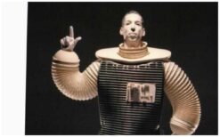 Zodra de robots verschijnen, verandert de sfeer meteen. Met strakke bewegingen op de maat van de muziek trekken ze direct alle aandacht. Hun futuristische uitstraling maakt elk event opvallend en modern. Interactief, speels en verrassend. De robots stoppen onverwacht en maken contact met het publiek. Perfect als ontvangstact of podiumonderdeel voor festivals, bedrijfsfeesten en presentaties.